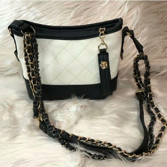 Diamond Quilted Shoulder Bag Black and White Vegan Leather - Picture 3 of 7